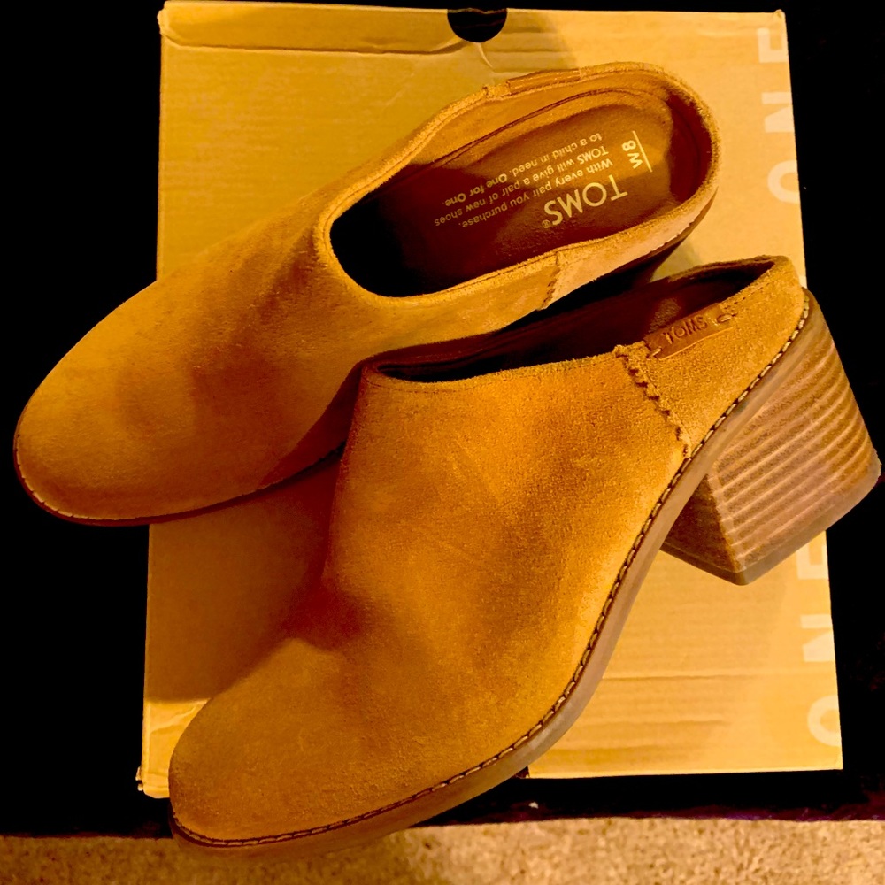 Toms size 8 M, only wore a couple of times.